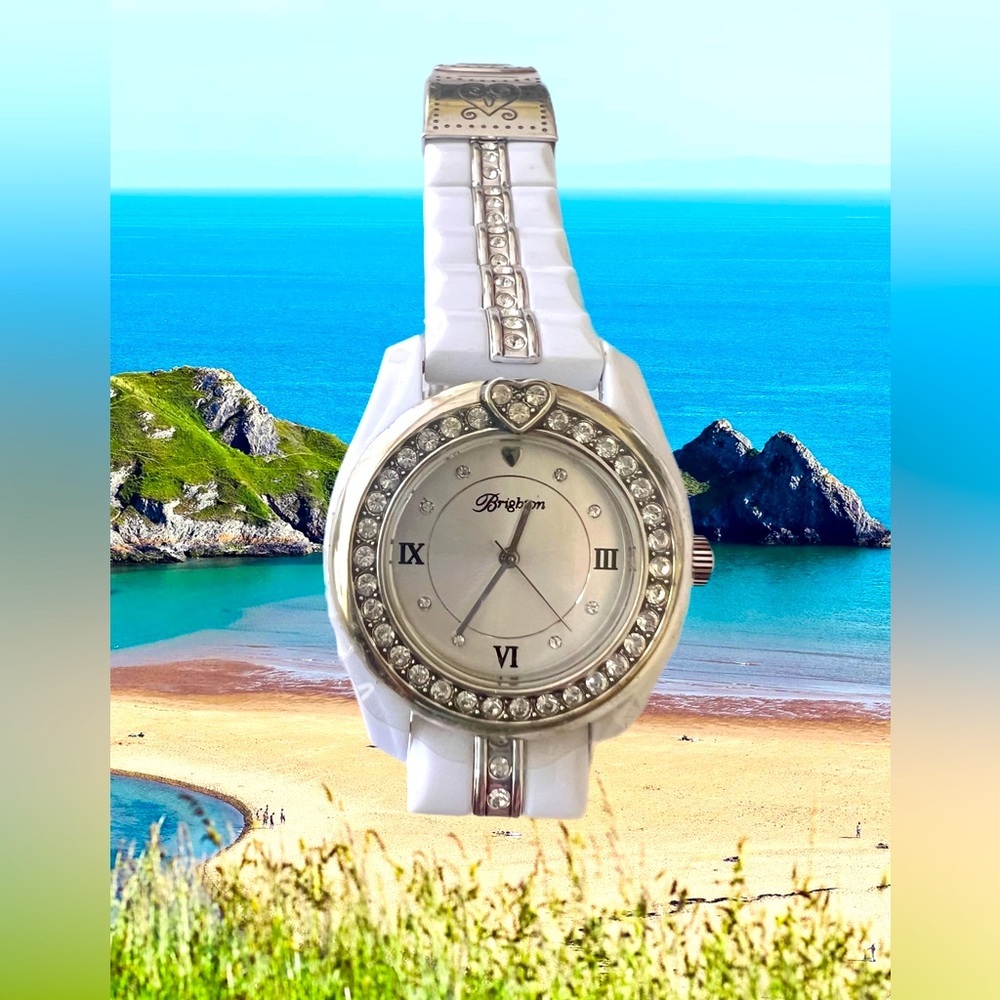 BRIGHTON  DANA POINT Latte Crystal Silver Round Disc Watch.  With a new battery